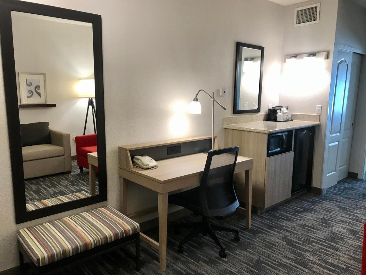 One-Bedroom Suite with Two Queen Beds - Non-Smoking