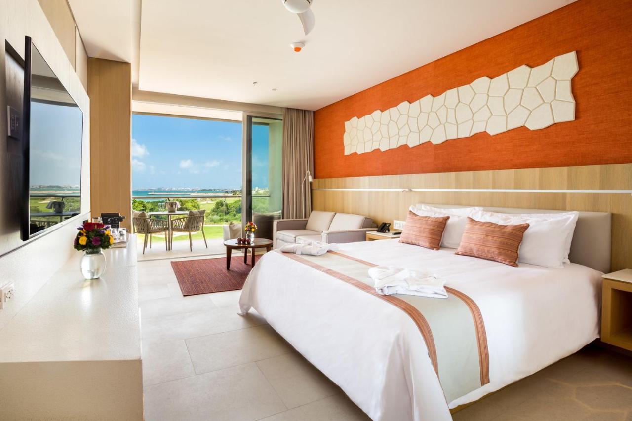 Deluxe Zimmer mit Kingsize-Bett und Meerblick