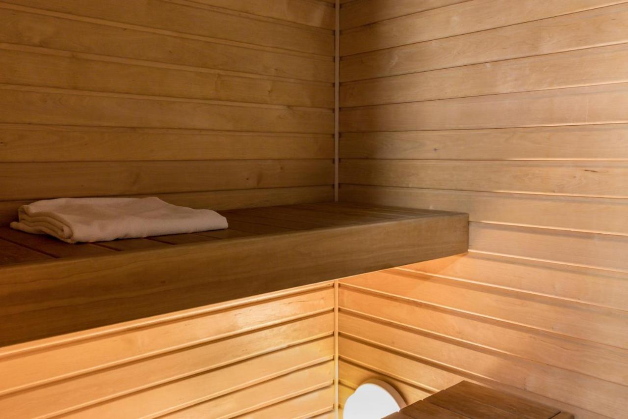 Suite with Sauna & Spa access