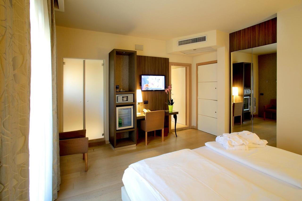 Double or Twin Room Balcony