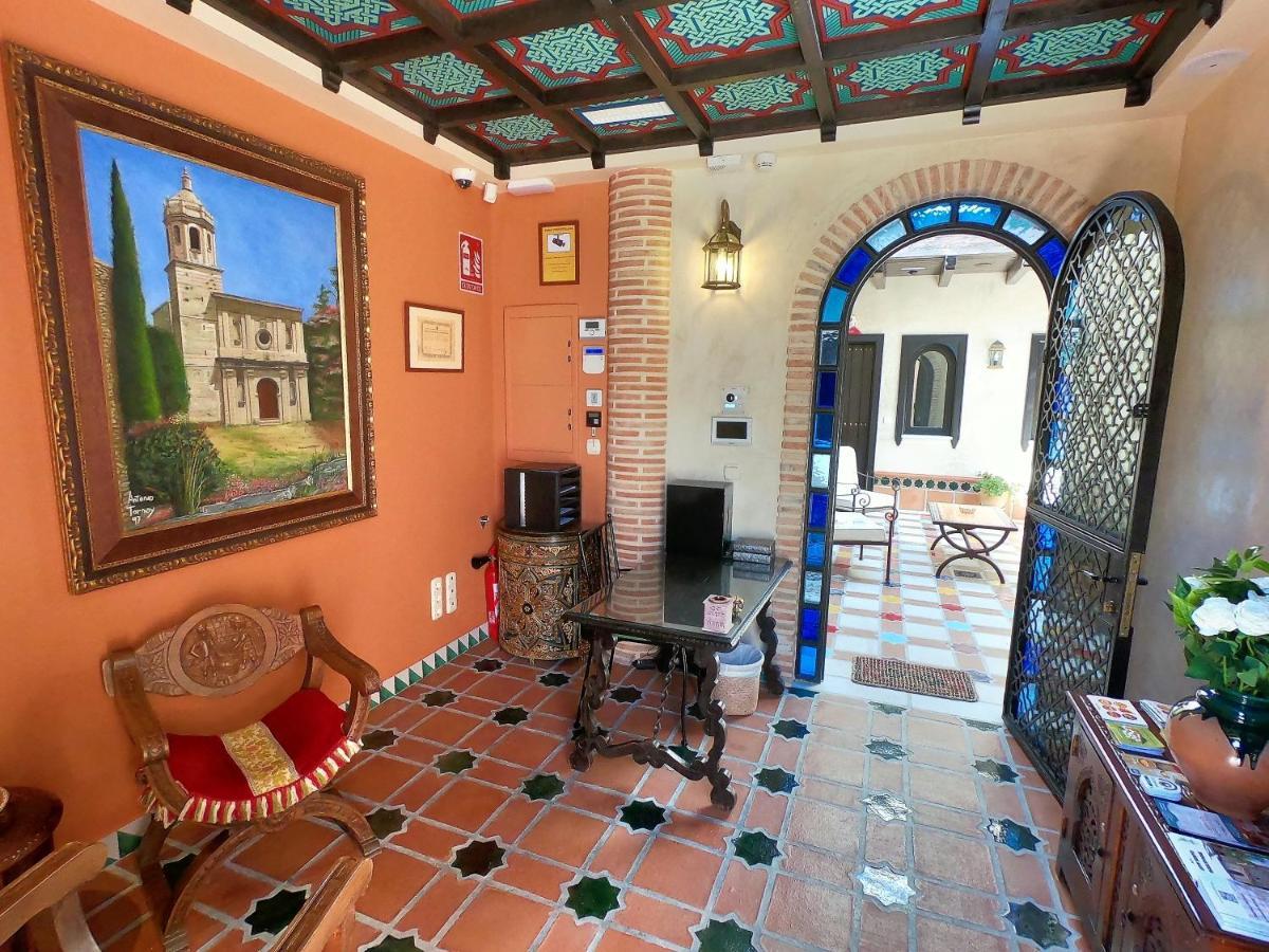 Six-Bedroom House,1009819147:JPEG