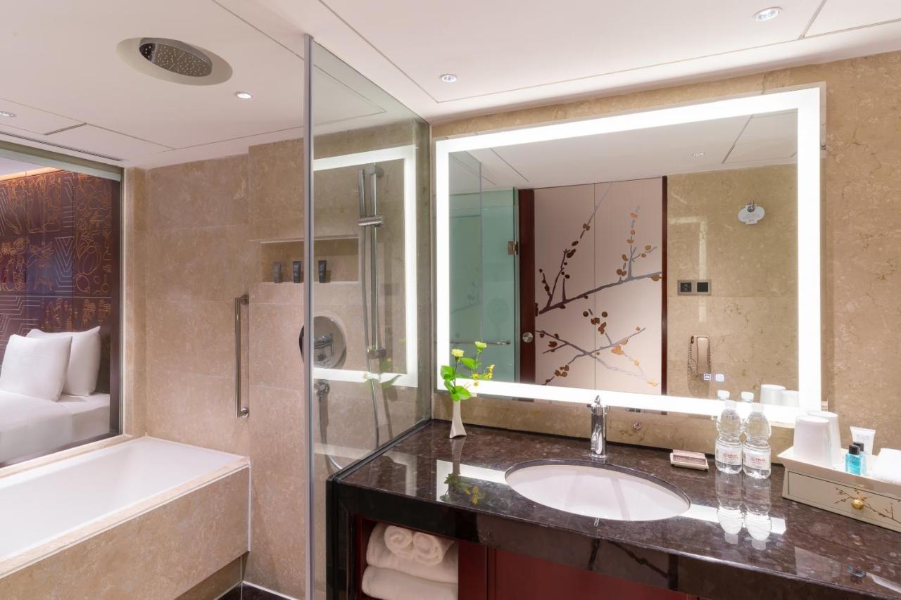Deluxe King or Twin Room