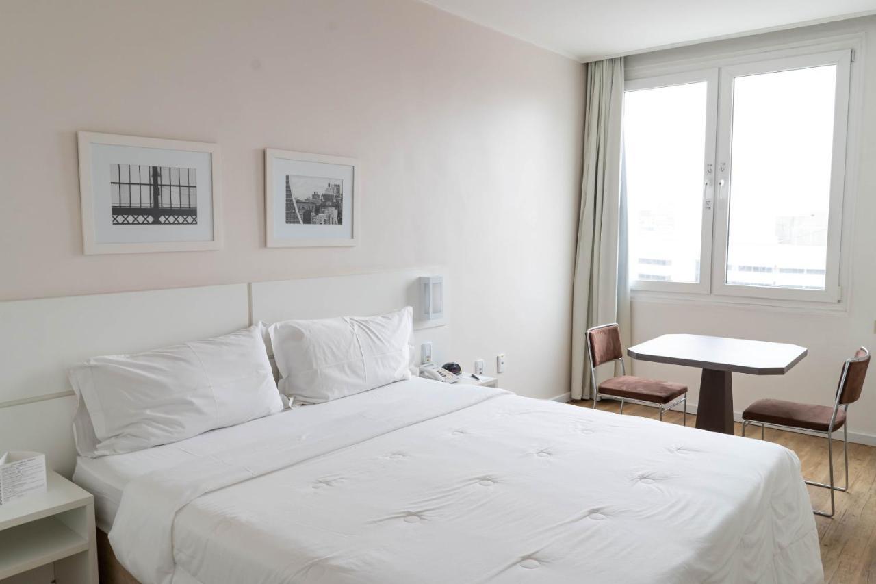 Quarto Duplo Standard com Cama de Casal