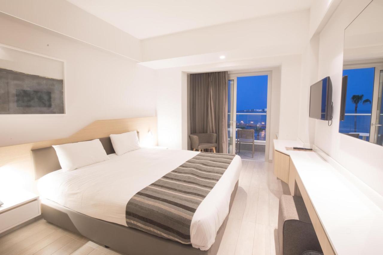 Doppel-/Zweibettzimmer mit Meerblick