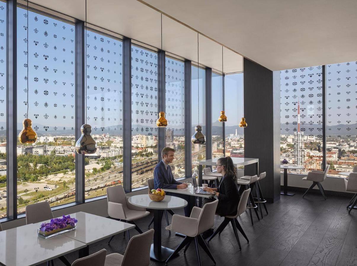 Zugang zur Premium Lounge mit 1 Kingsize-Bett