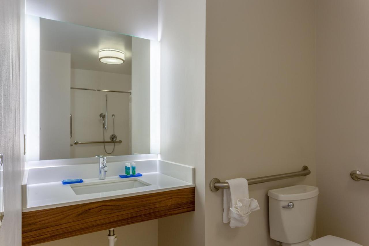 King Room - Disability Access Roll in Shower