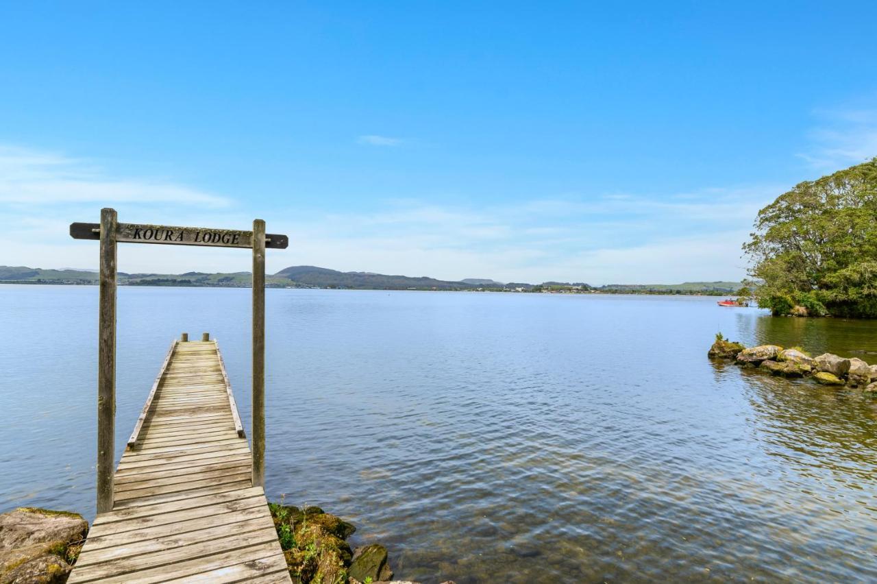 One-Bedroom Apartment with Lake View