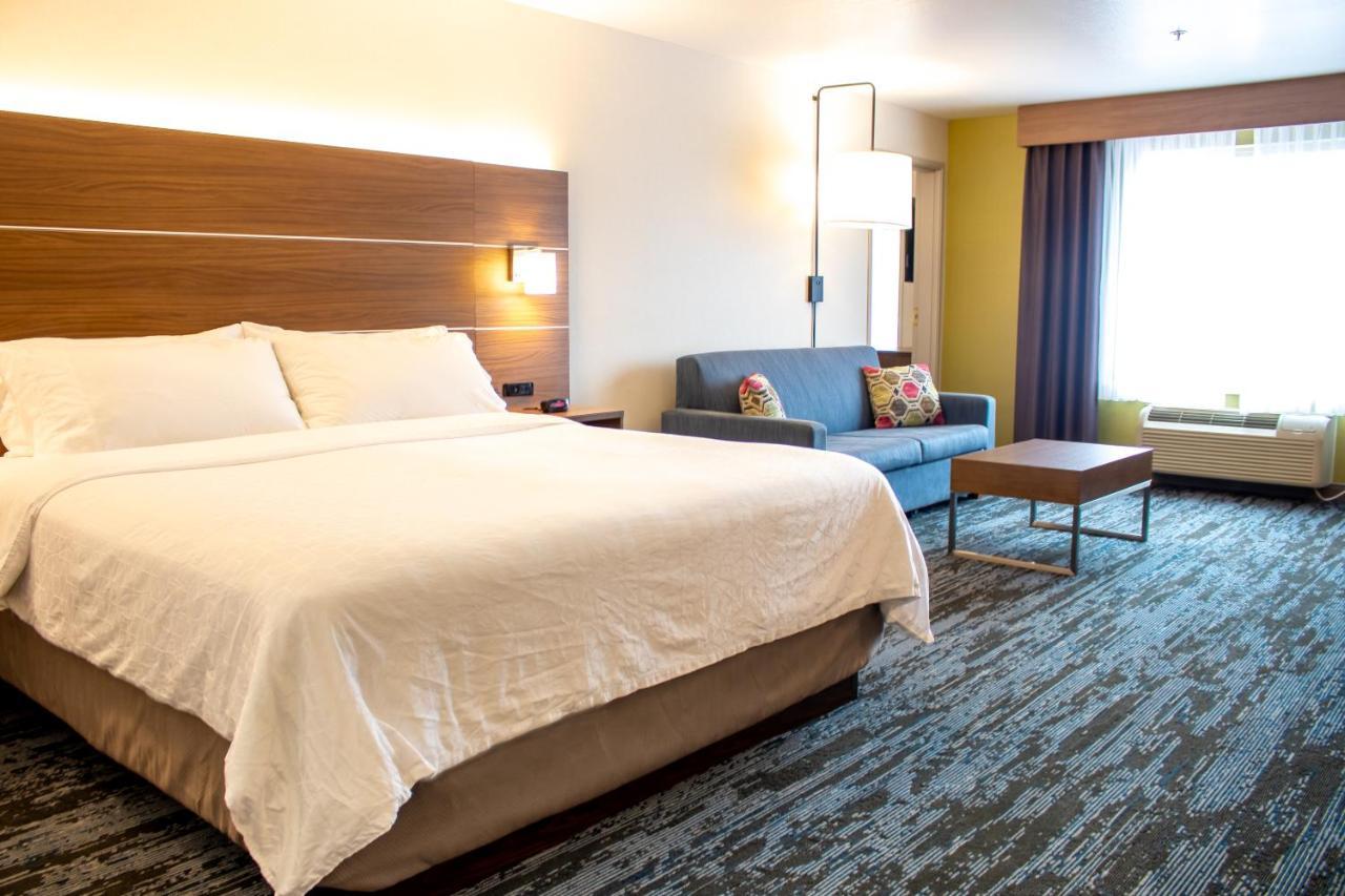 One-Bedroom King Suite