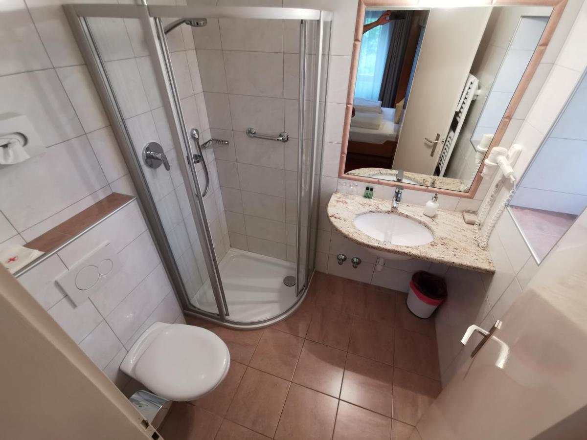 Double Room Bathroom,1664666781:JPEG