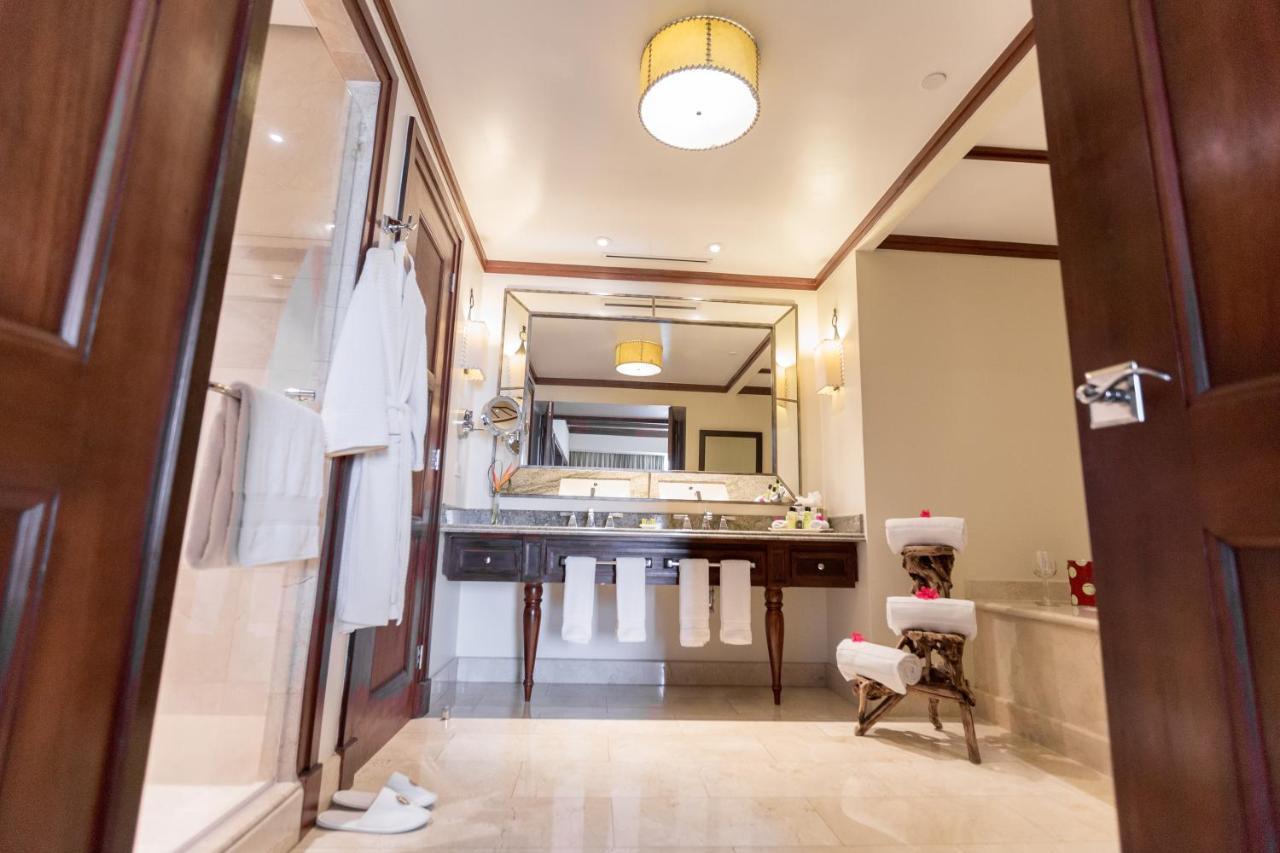 One-Bedroom Suite with Club Lounge Access