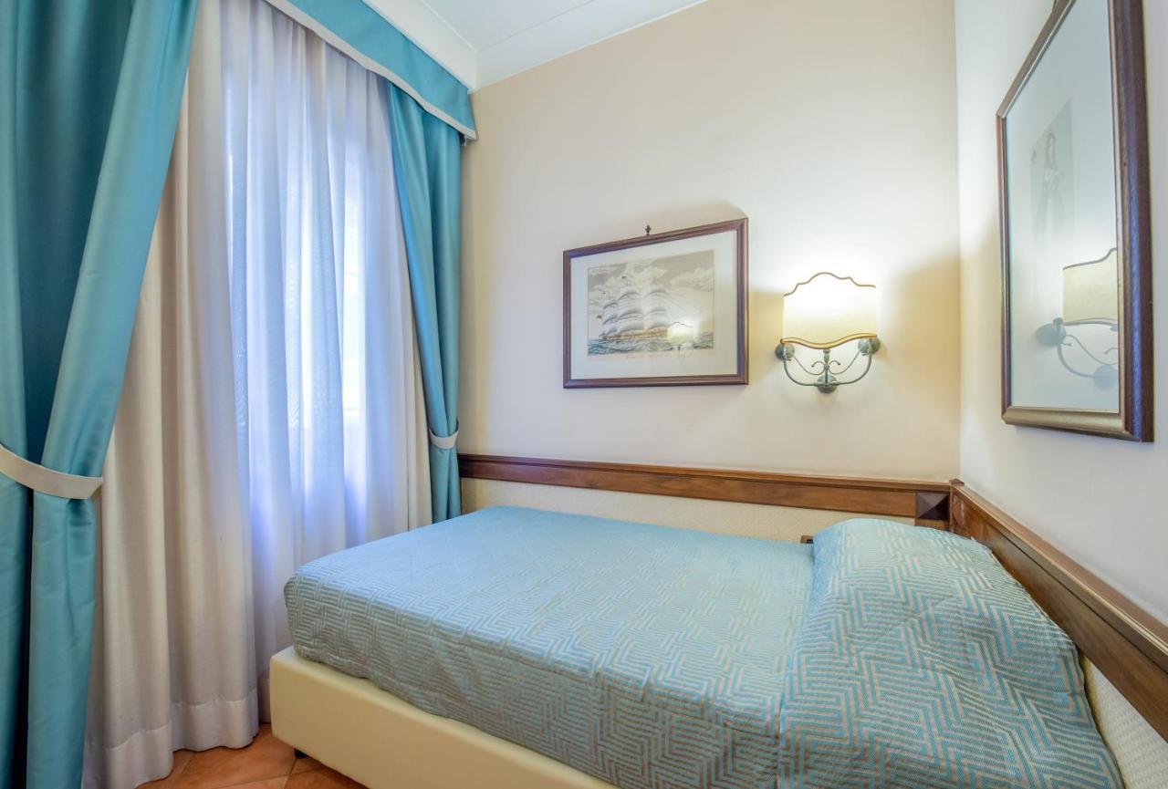 Single Room with Window