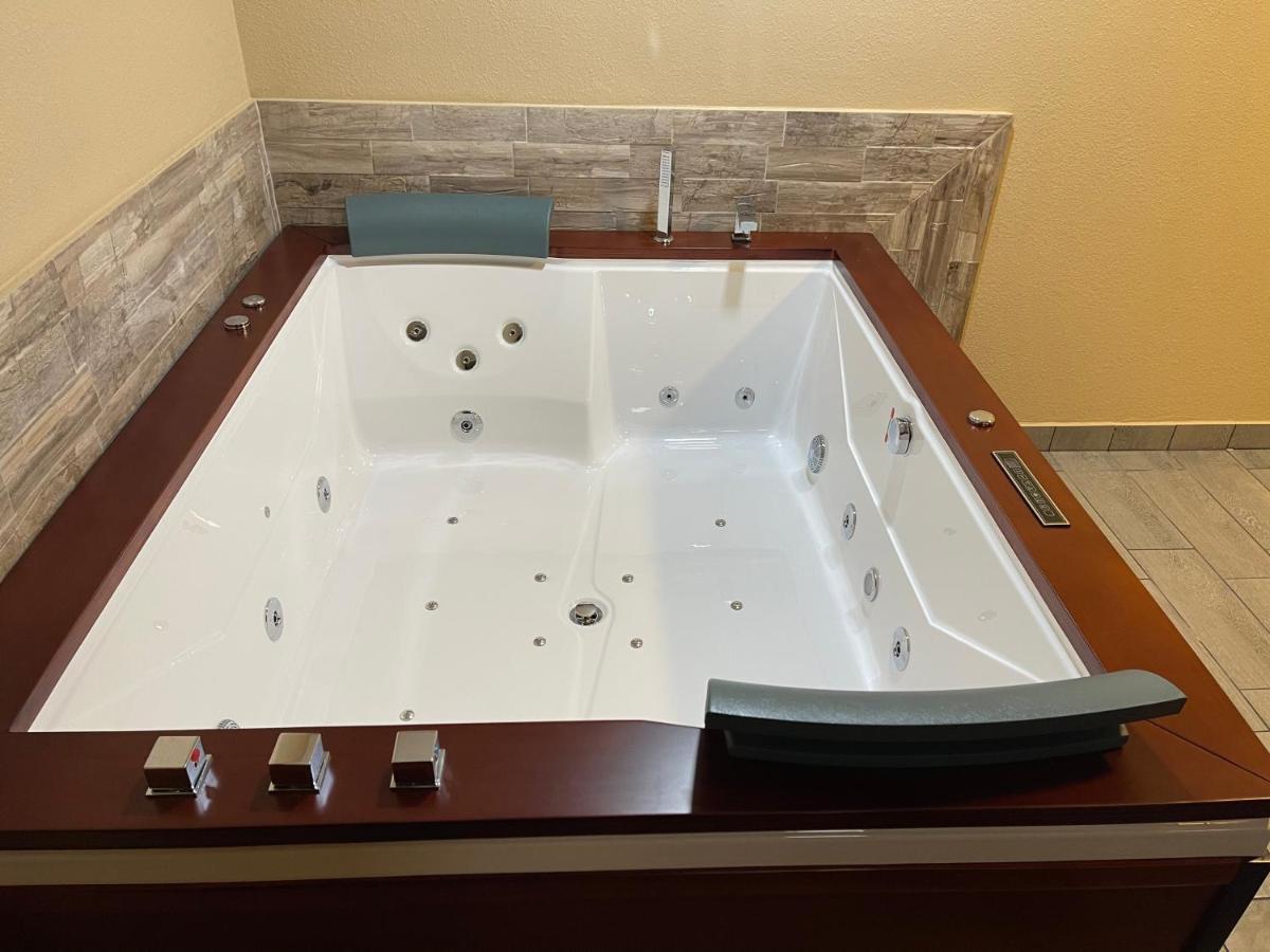 King Spa with Sofa Bed