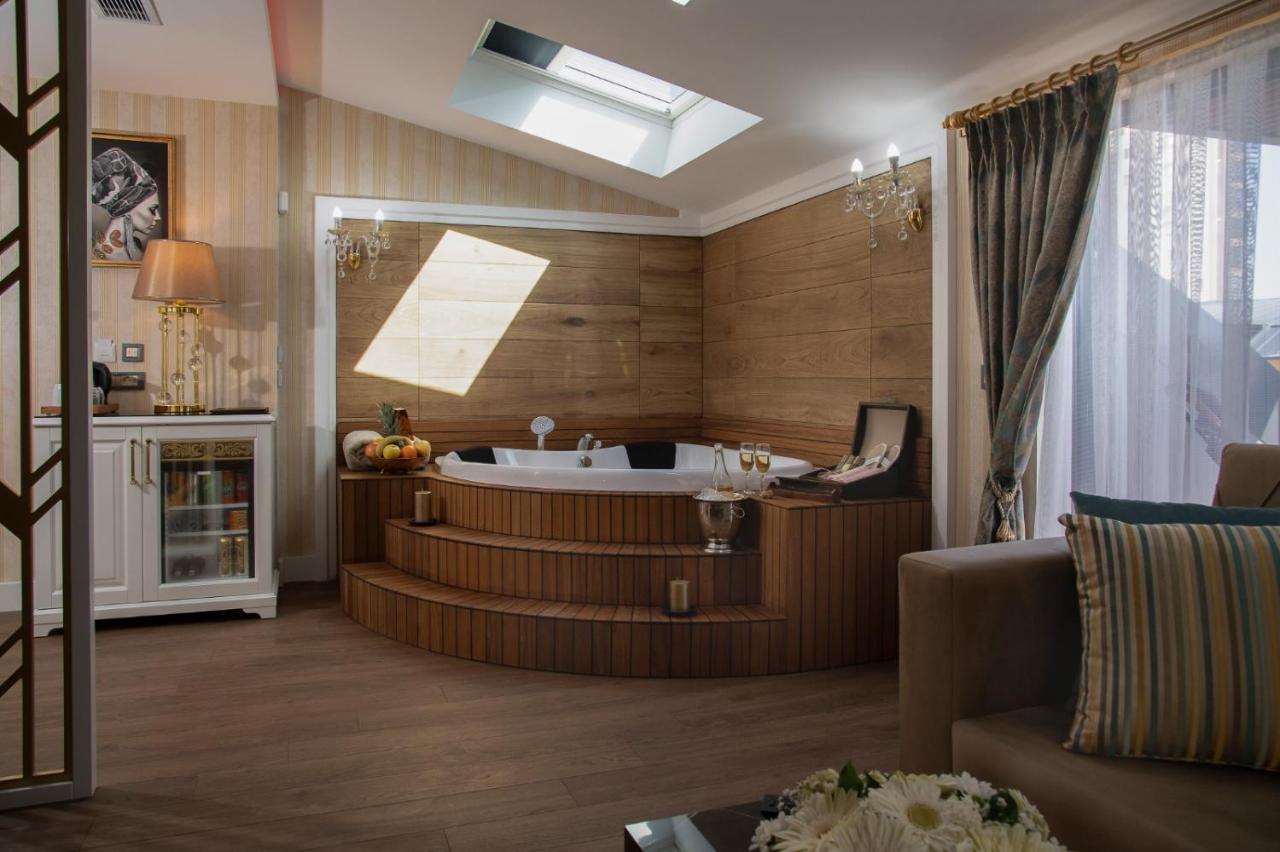 Jacuzzi Suite,1076677669:JPEG