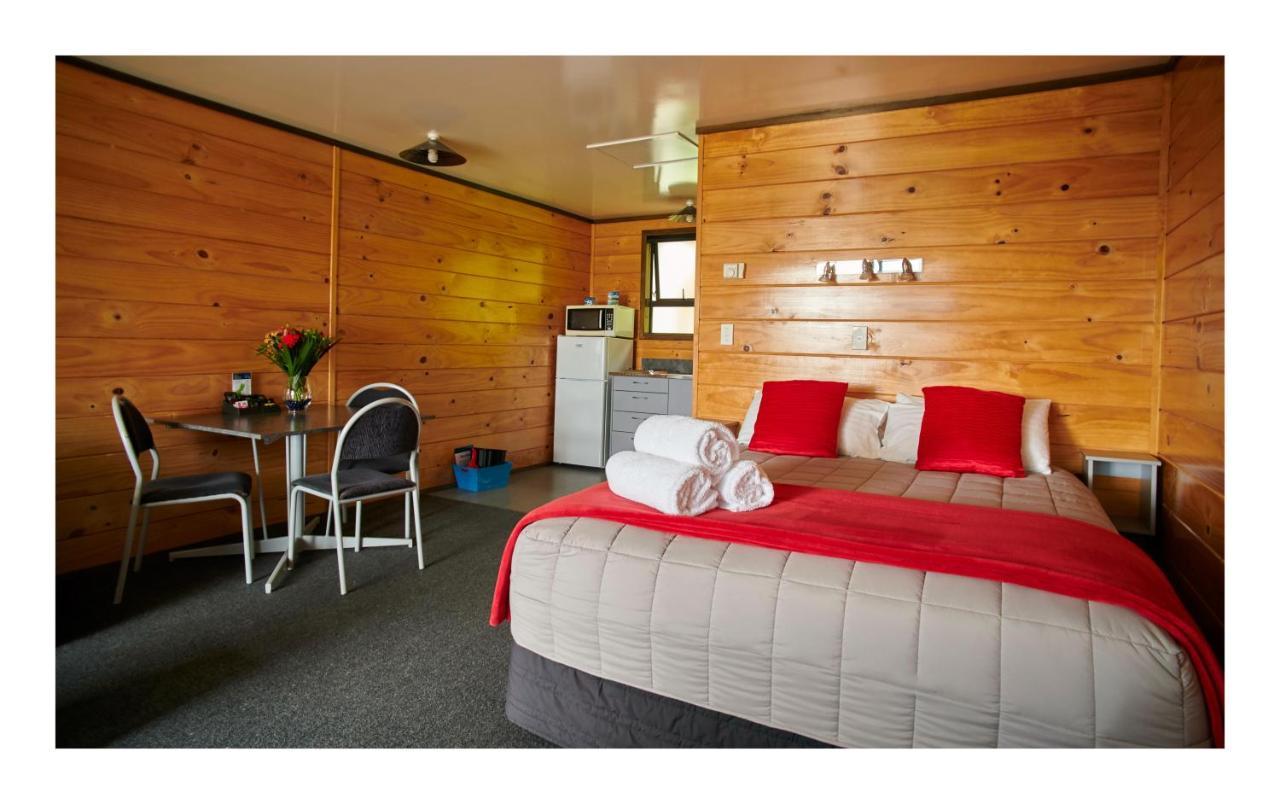 Queen and Single Studio with Private Bathroom