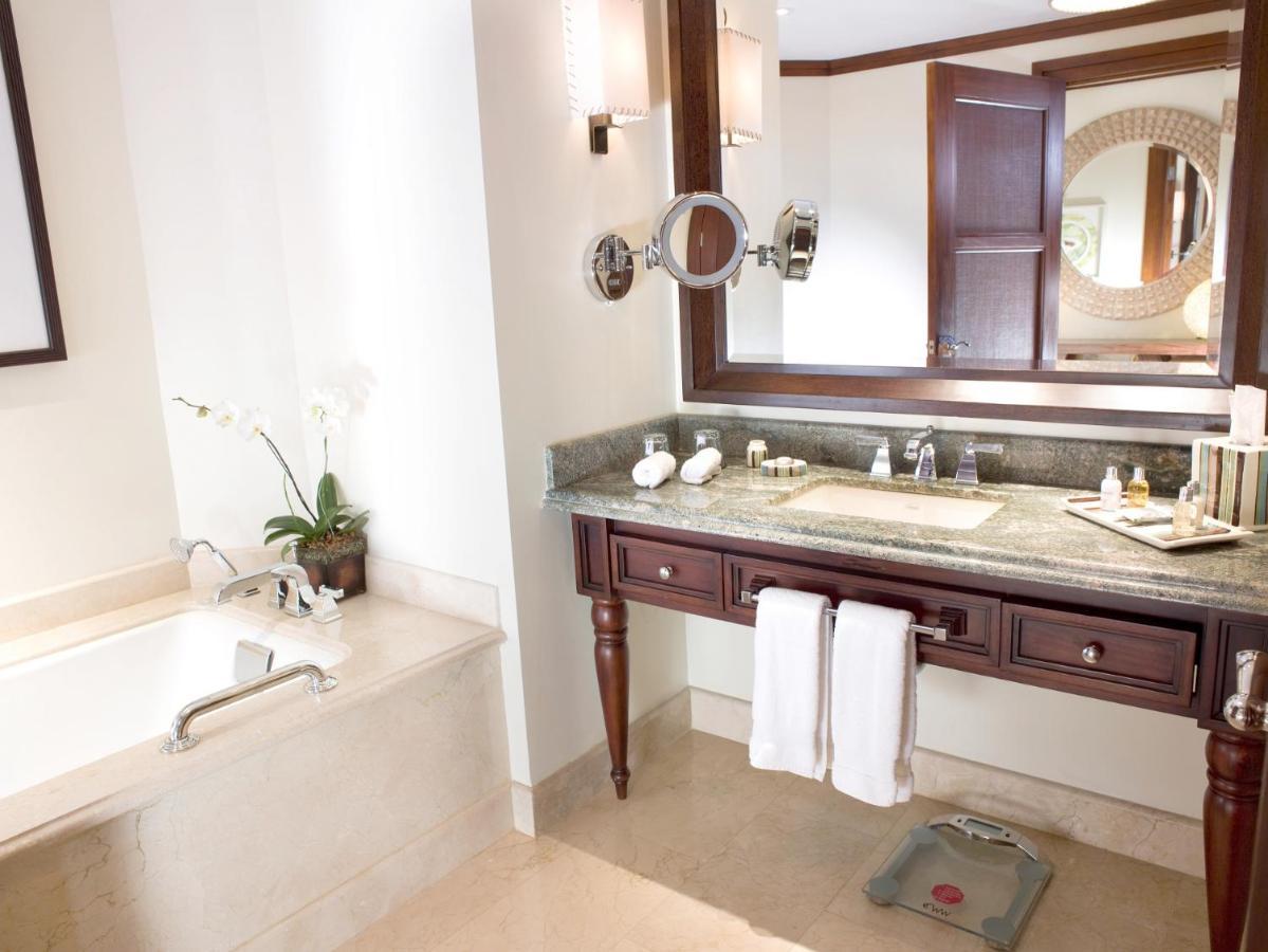 Premium King Room - Club Lounge Access