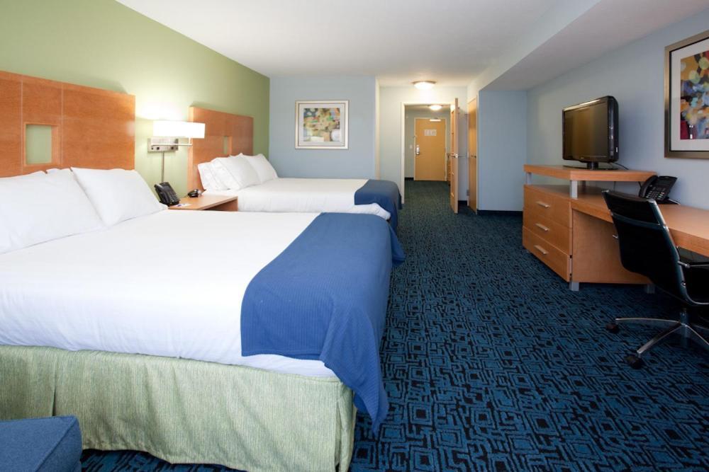 Standard Room with Two Queen Beds