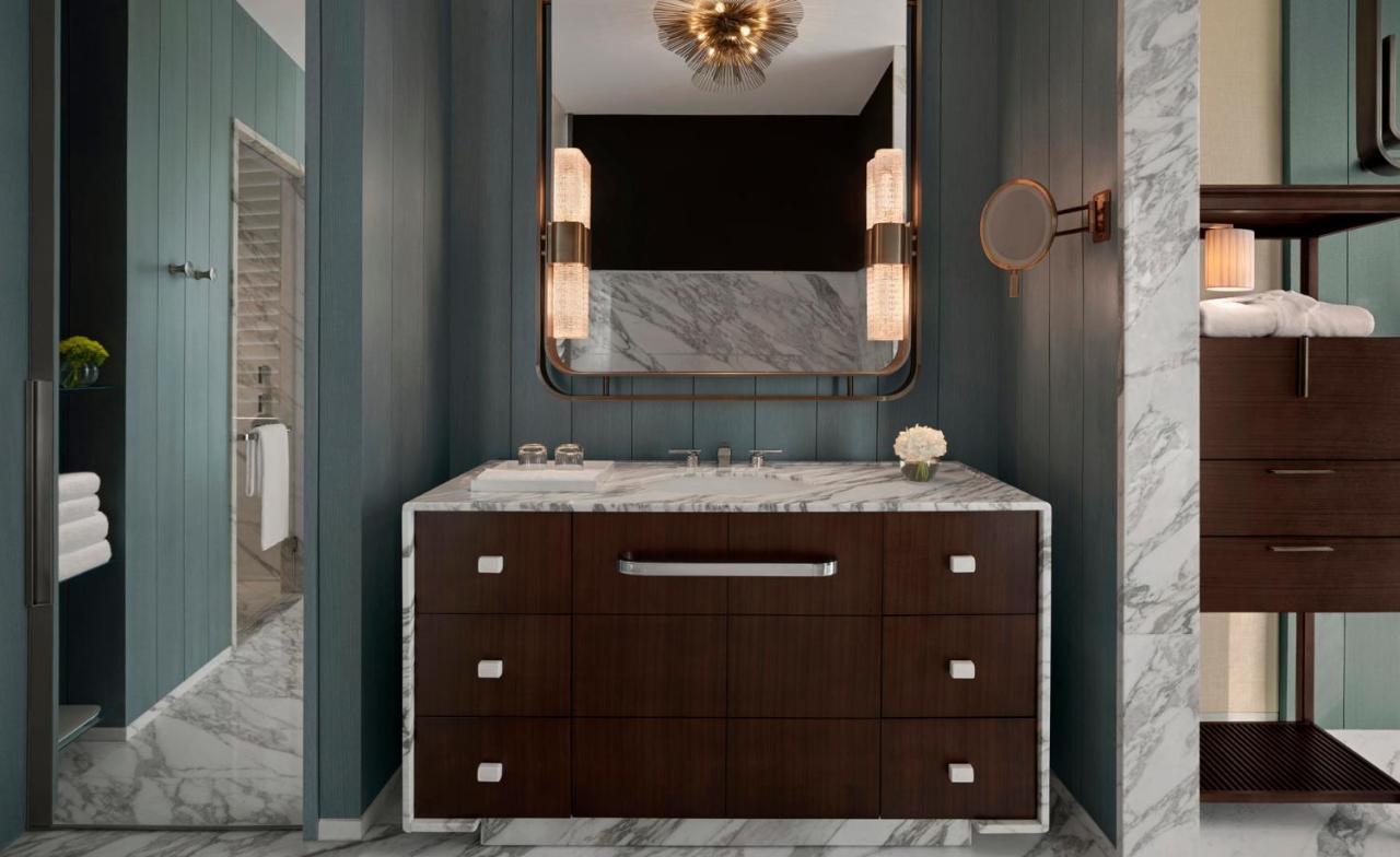 Deluxe King Room with Bay View