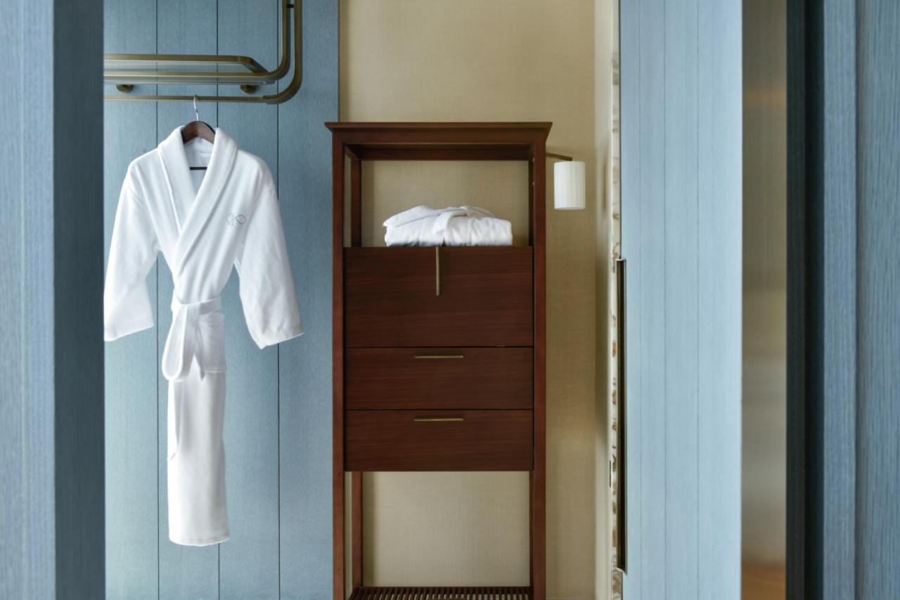 King Suite with Bay View