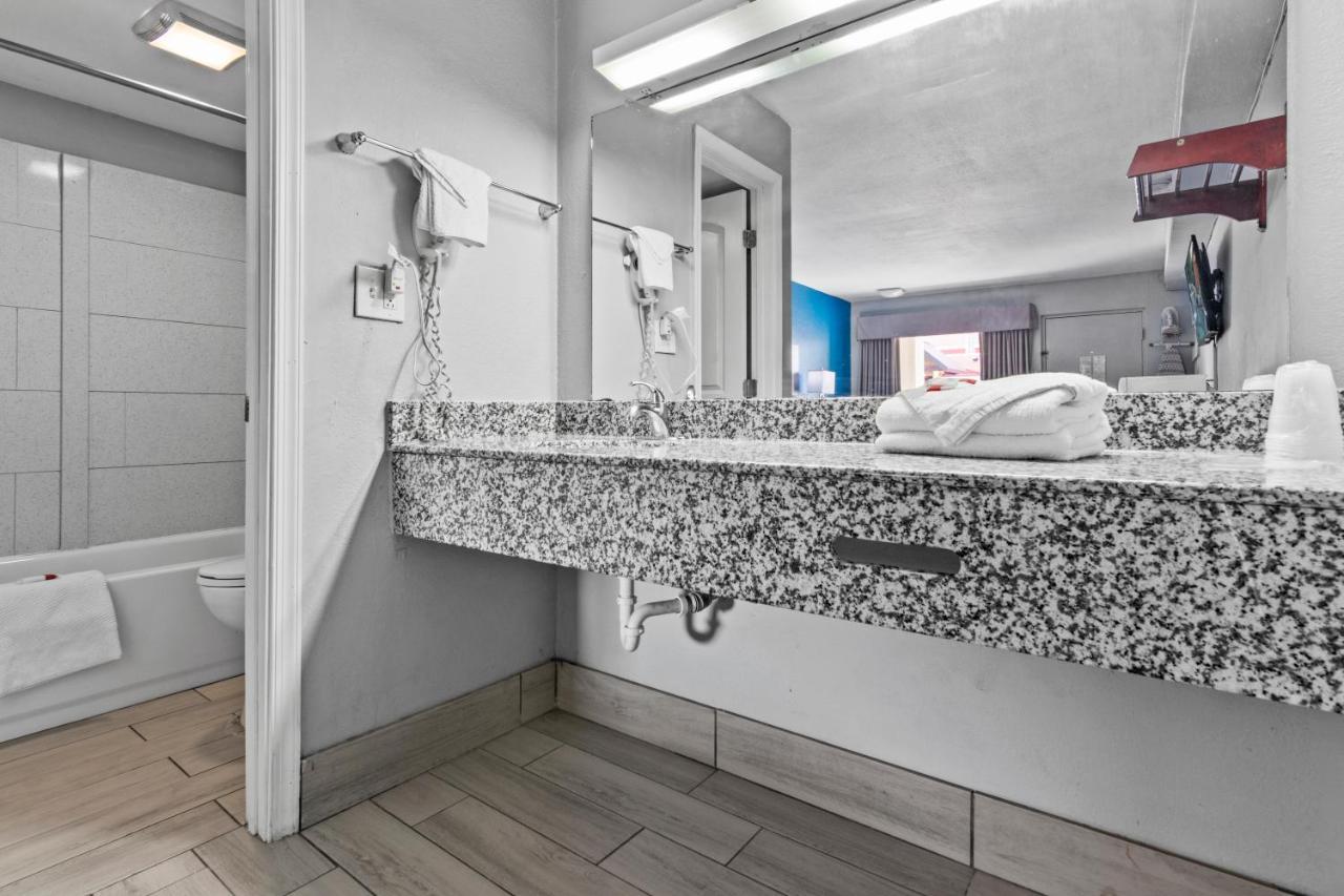 Double Room with Two Double Beds - Accessible/Non-Smoking
