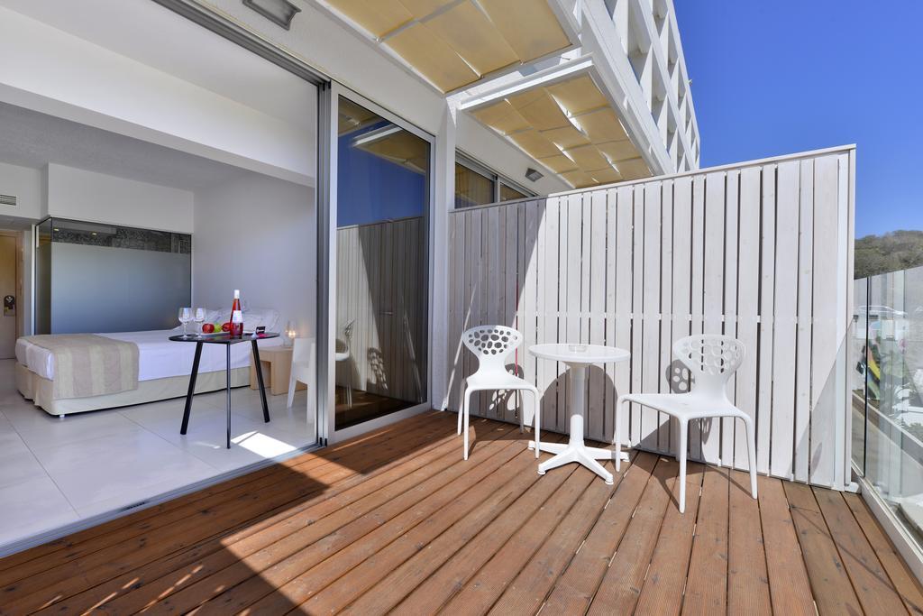 Superior Room with Side Sea View