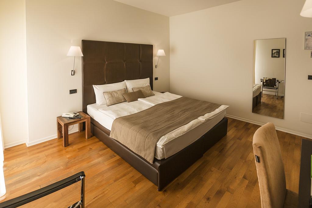 Double Room with Lake View