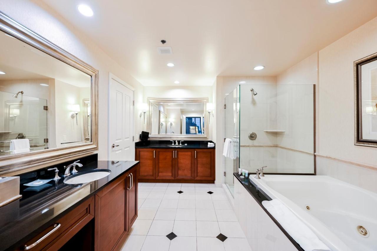 PH Floor Two-Bedroom - Strip View & Balcony