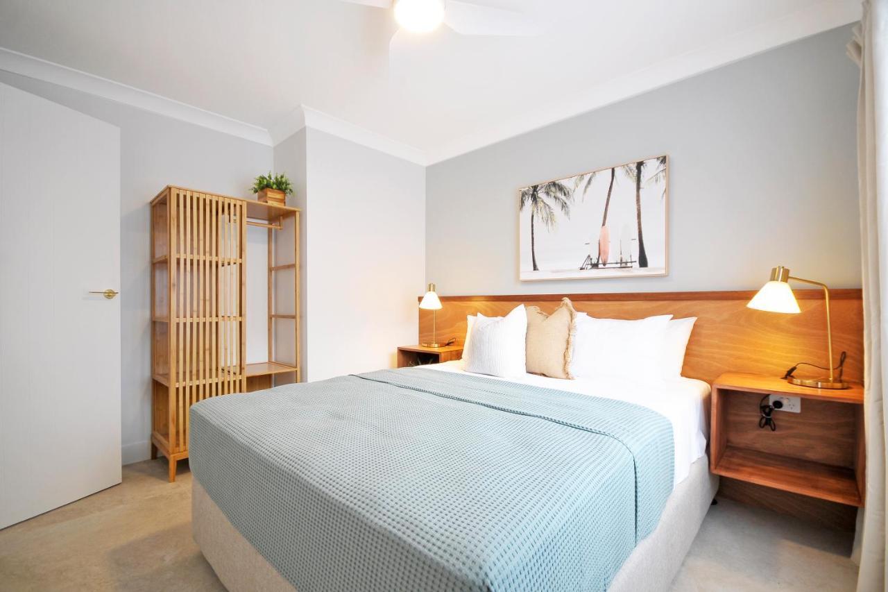Deluxe One-Bedroom Apartment