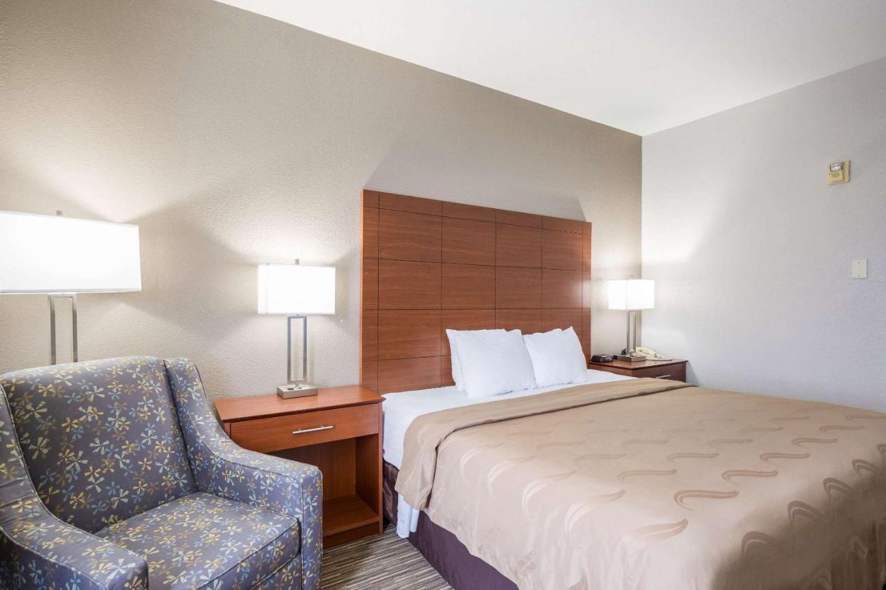 King Room with Roll-In Shower - Accessible/Non-Smoking