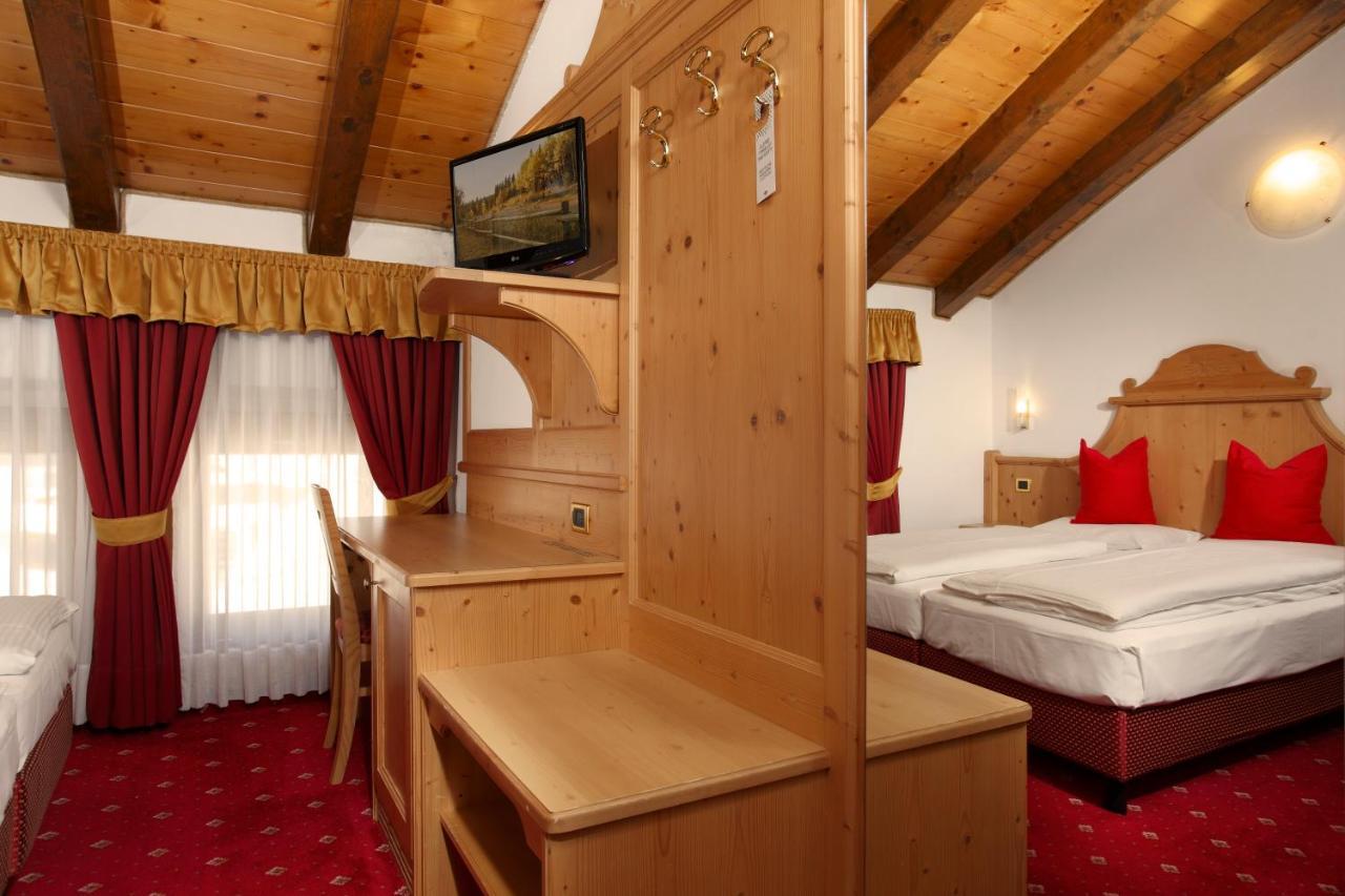 Standard Double or Twin Room,1109093292:JPEG