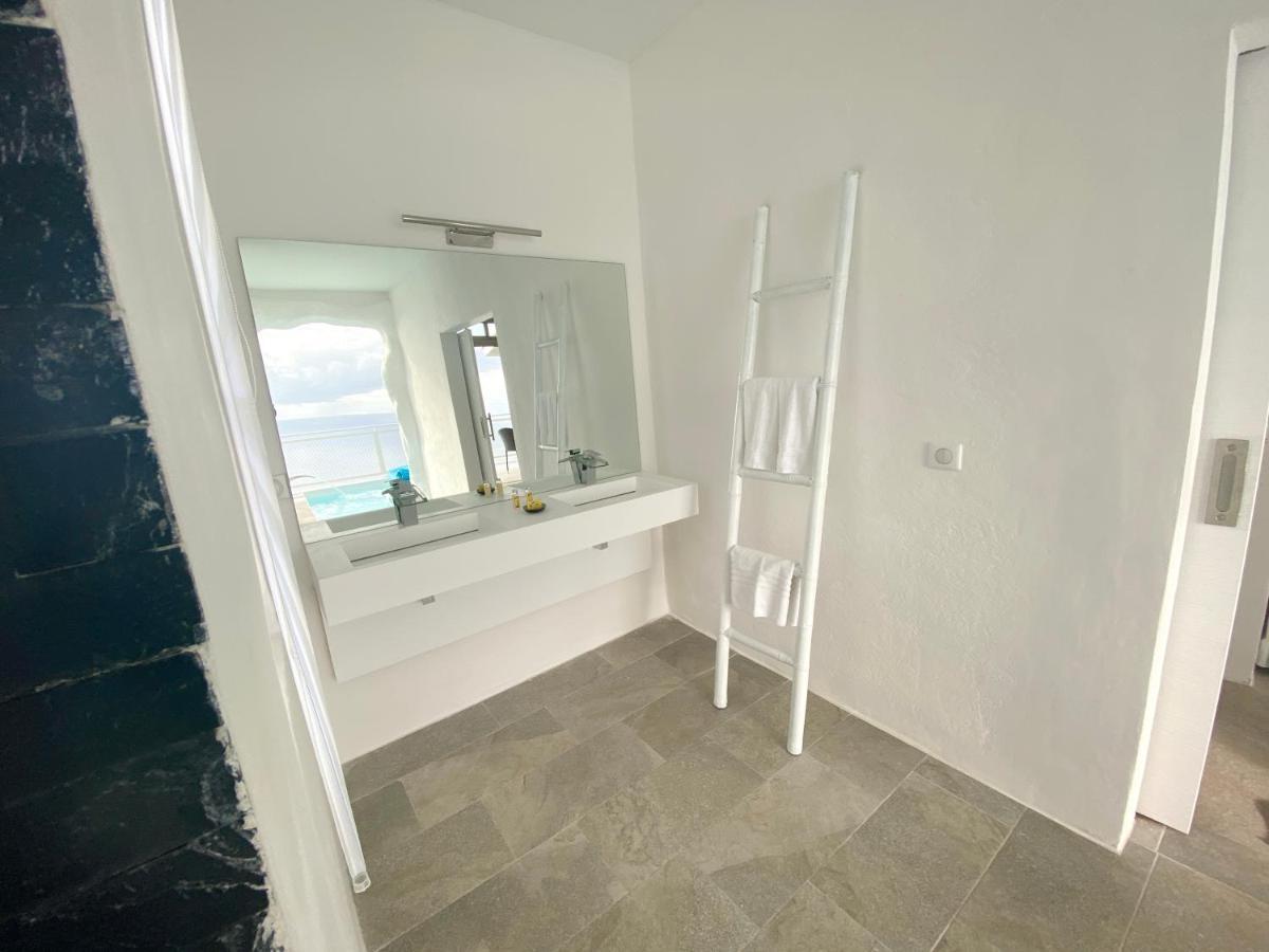 Deluxe Suite with Sea View