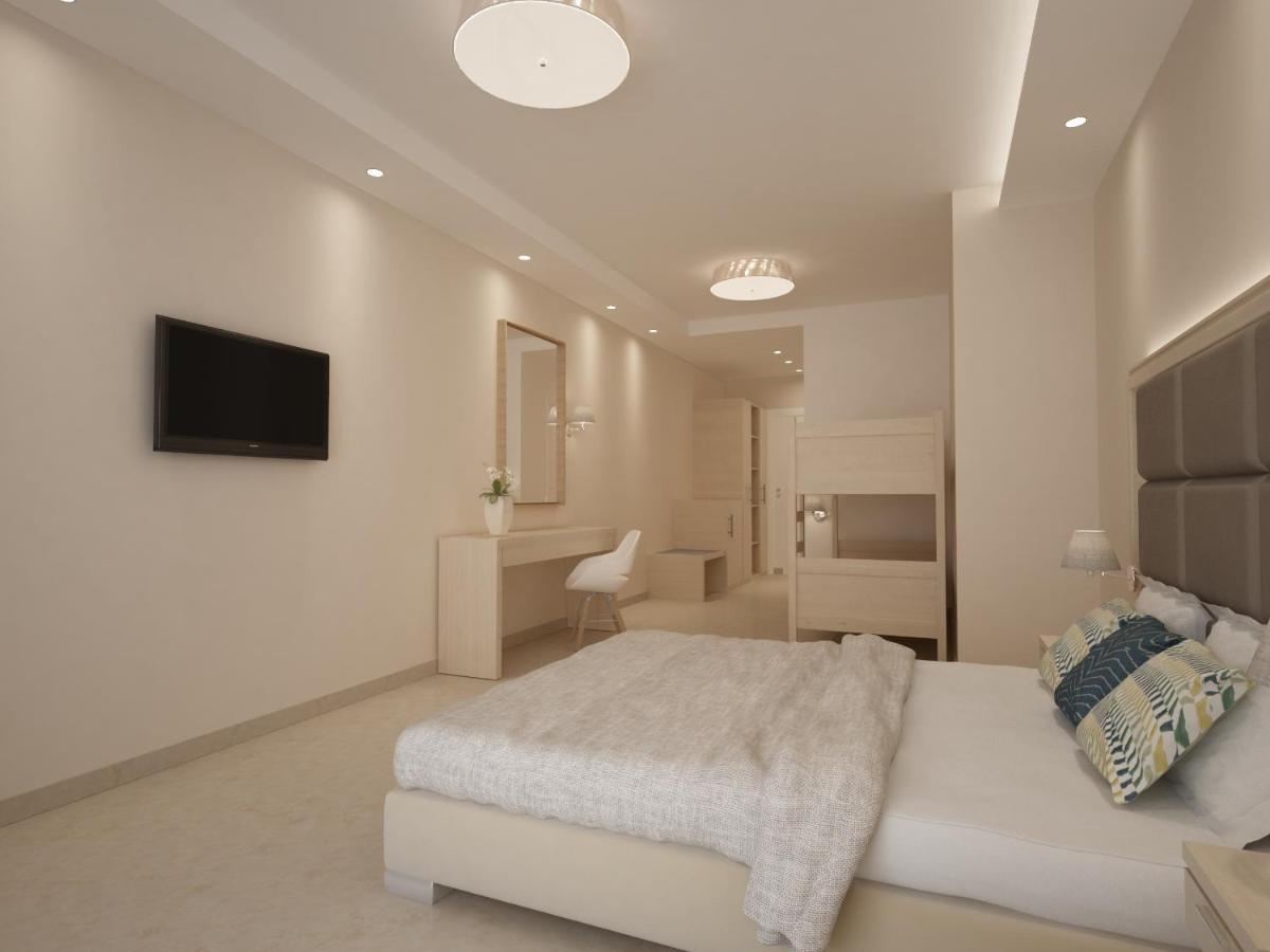 Family Room with Garden View