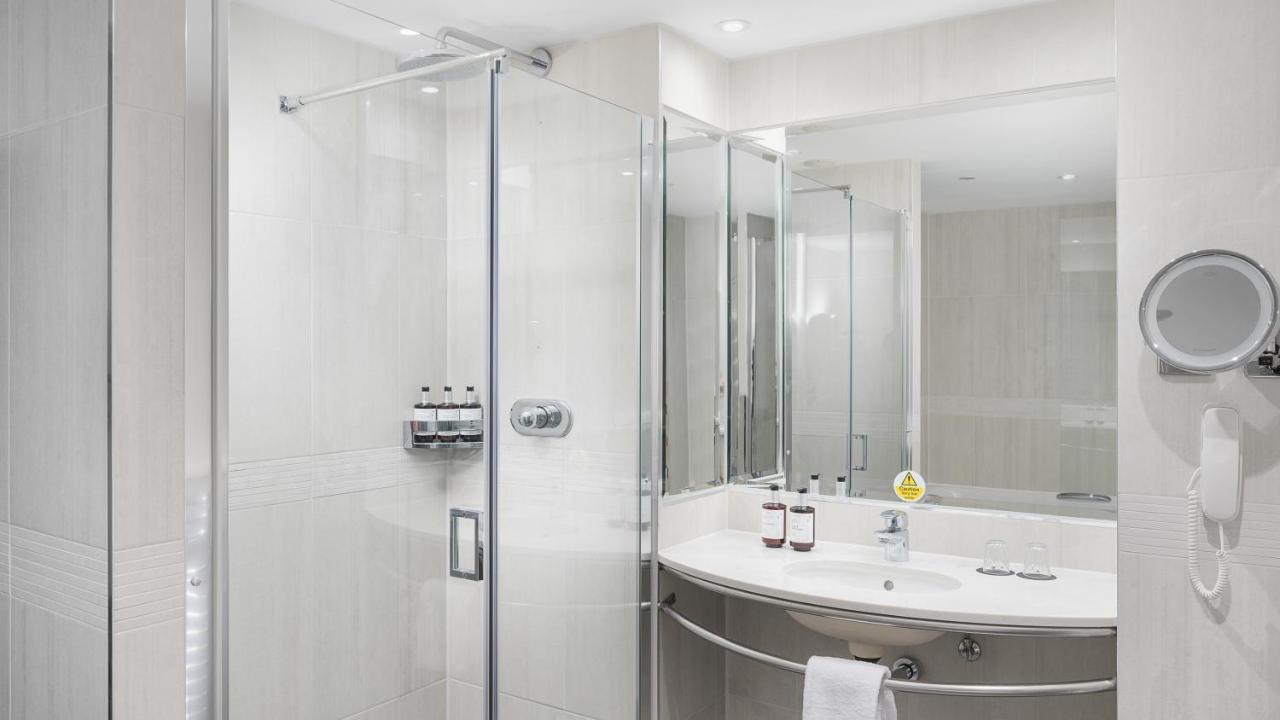 One-Bedroom King Suite with Harbour View