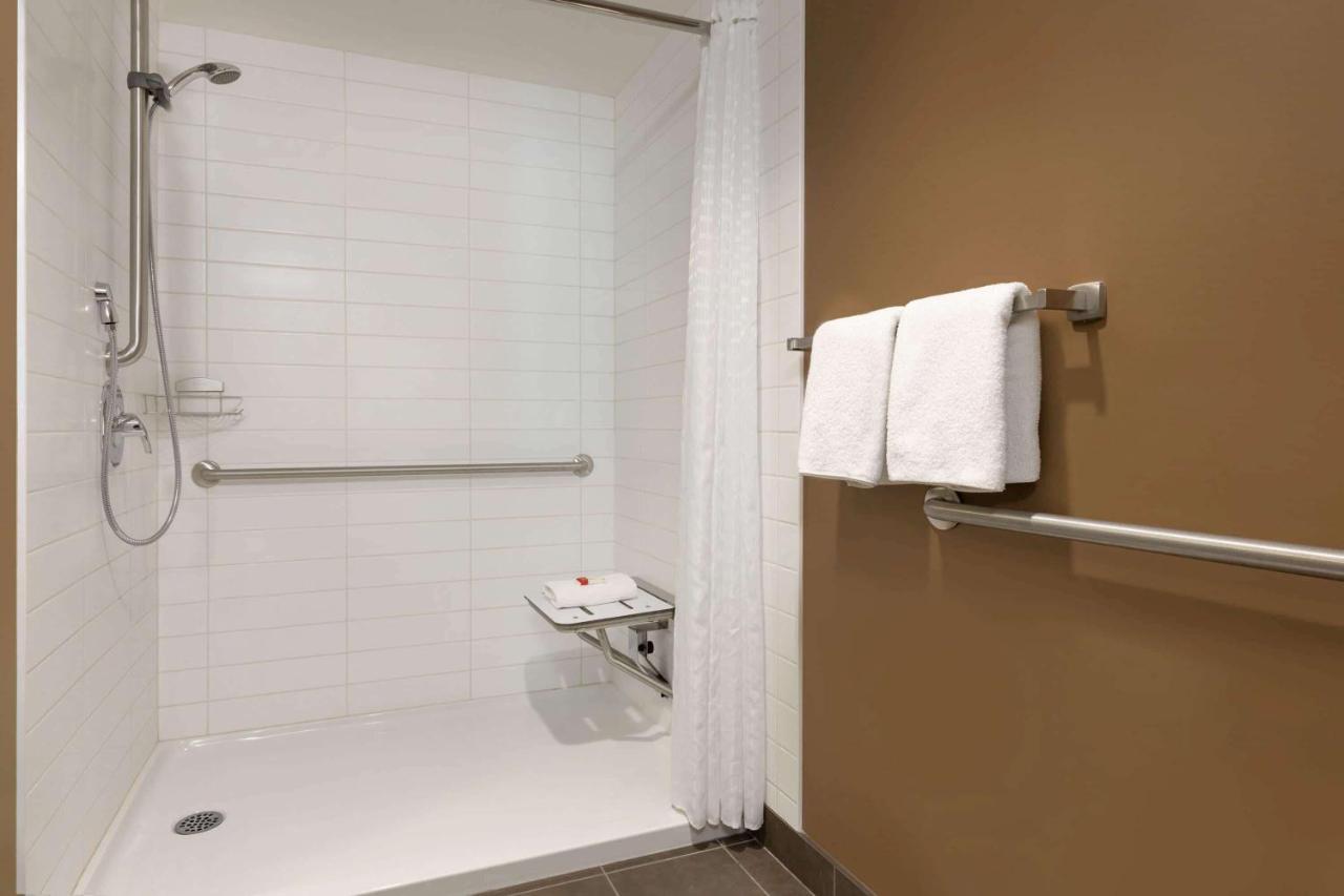 Queen Room with Roll-In Shower - Mobility Accessible/Non-Smoking