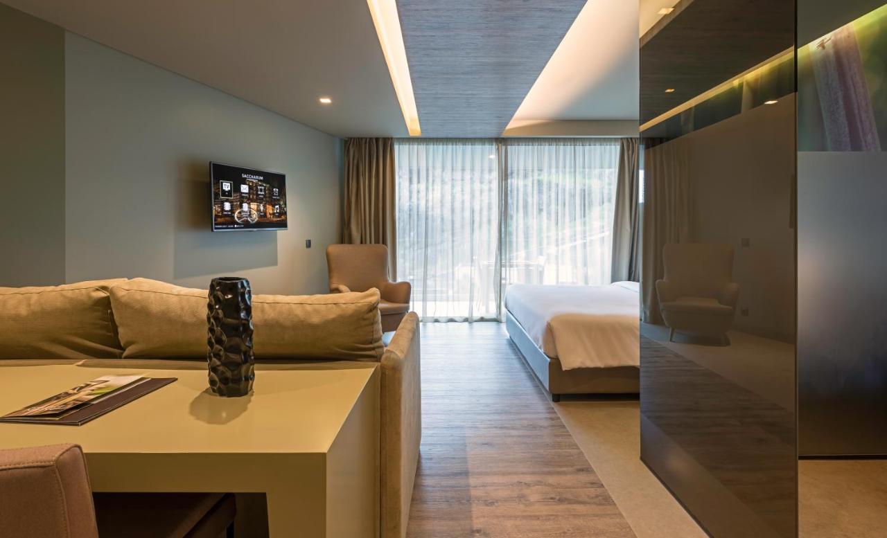 Side Ocean Suite