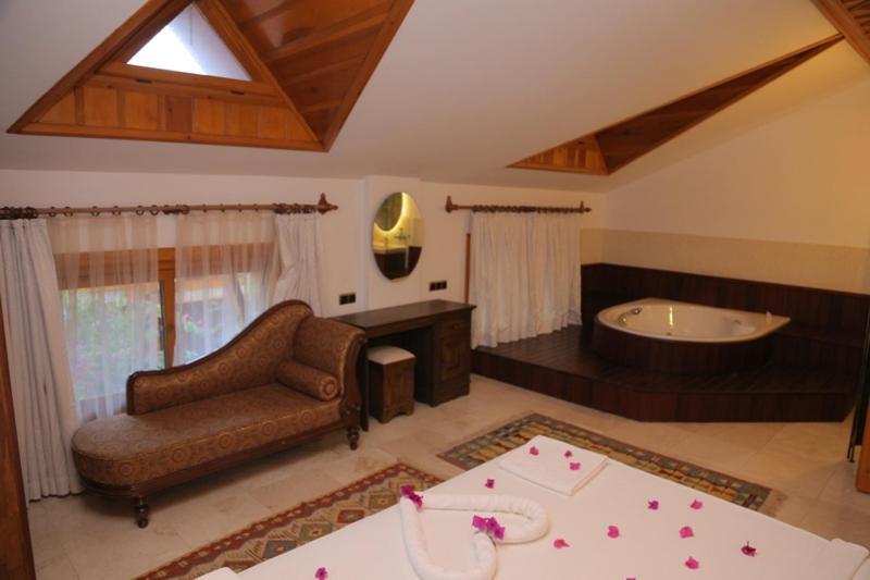 Studio with Spa Bath