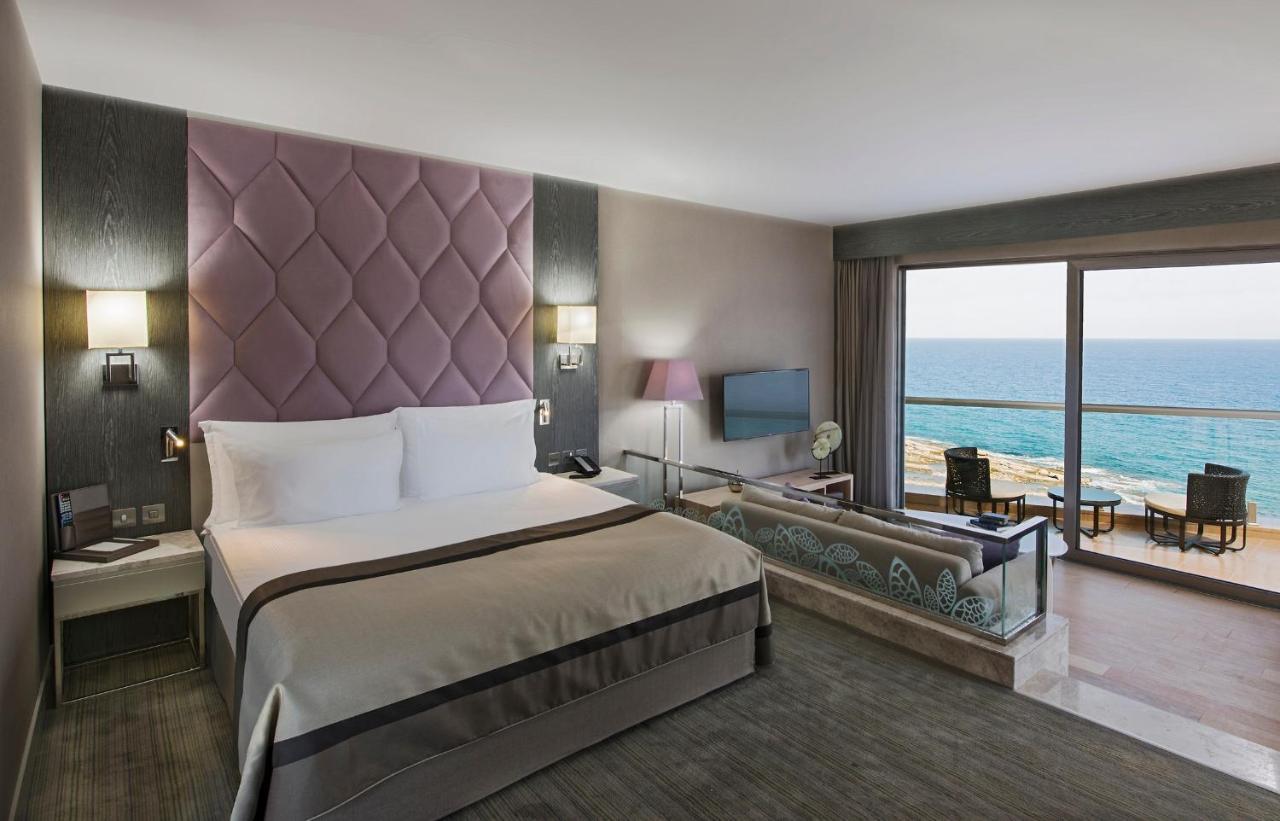 Deluxe Zimmer mit Kingsize-Bett mit Meerblick