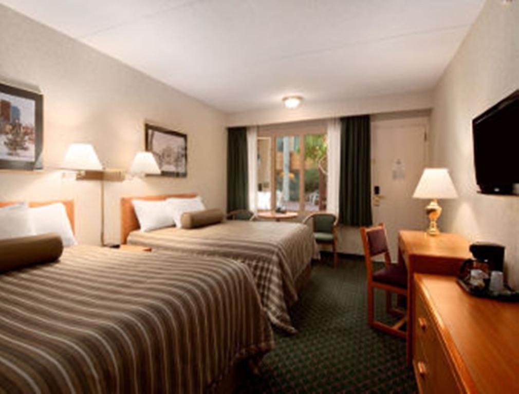 Deluxe Queen Room with Two Queen Beds - Non-Smoking