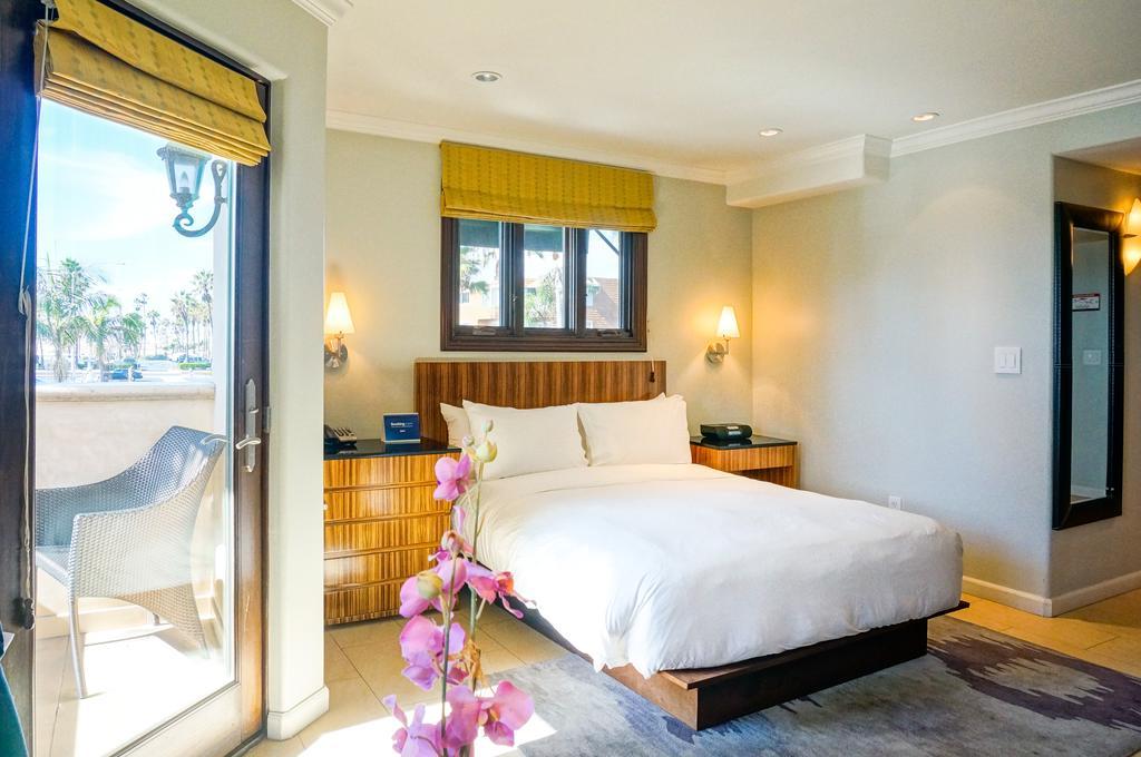 Deluxe Suite with Sea View