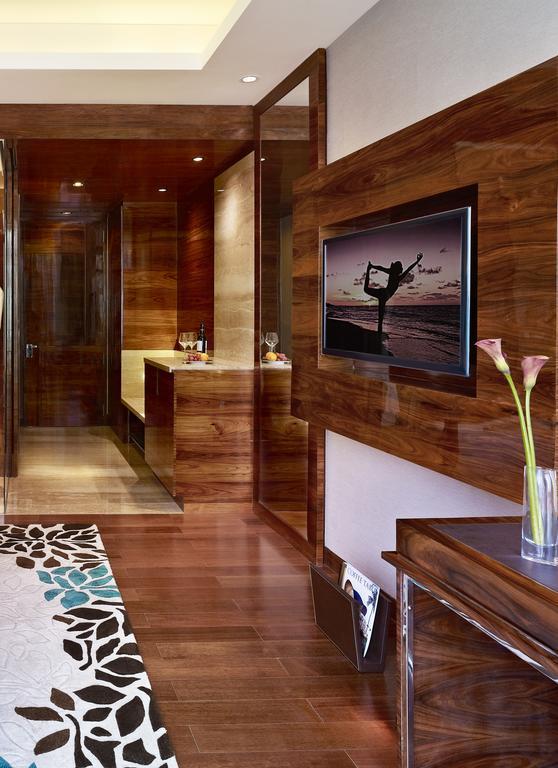 Taj Club Room with One way airport transfer, Butler service on request, 02 Pcs of Ironing per day,20 % disc on FNSB,SPA & transportation, Cocktail Hours @ Club Lounge from 18:00 hrs to 20:00 hrs, 2 hours of boardroom usage per stay subject to availab