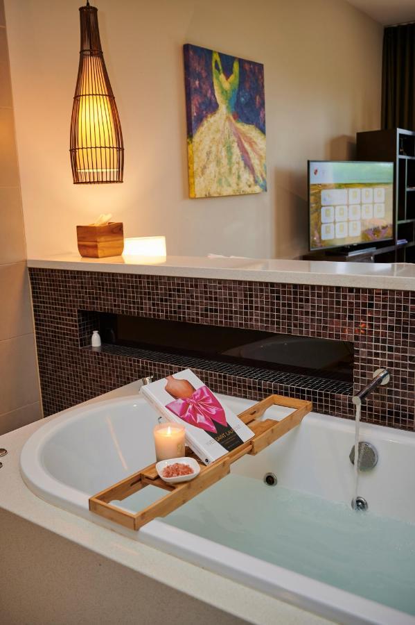 Spa Suite Resort  with Free Parking and WIFI