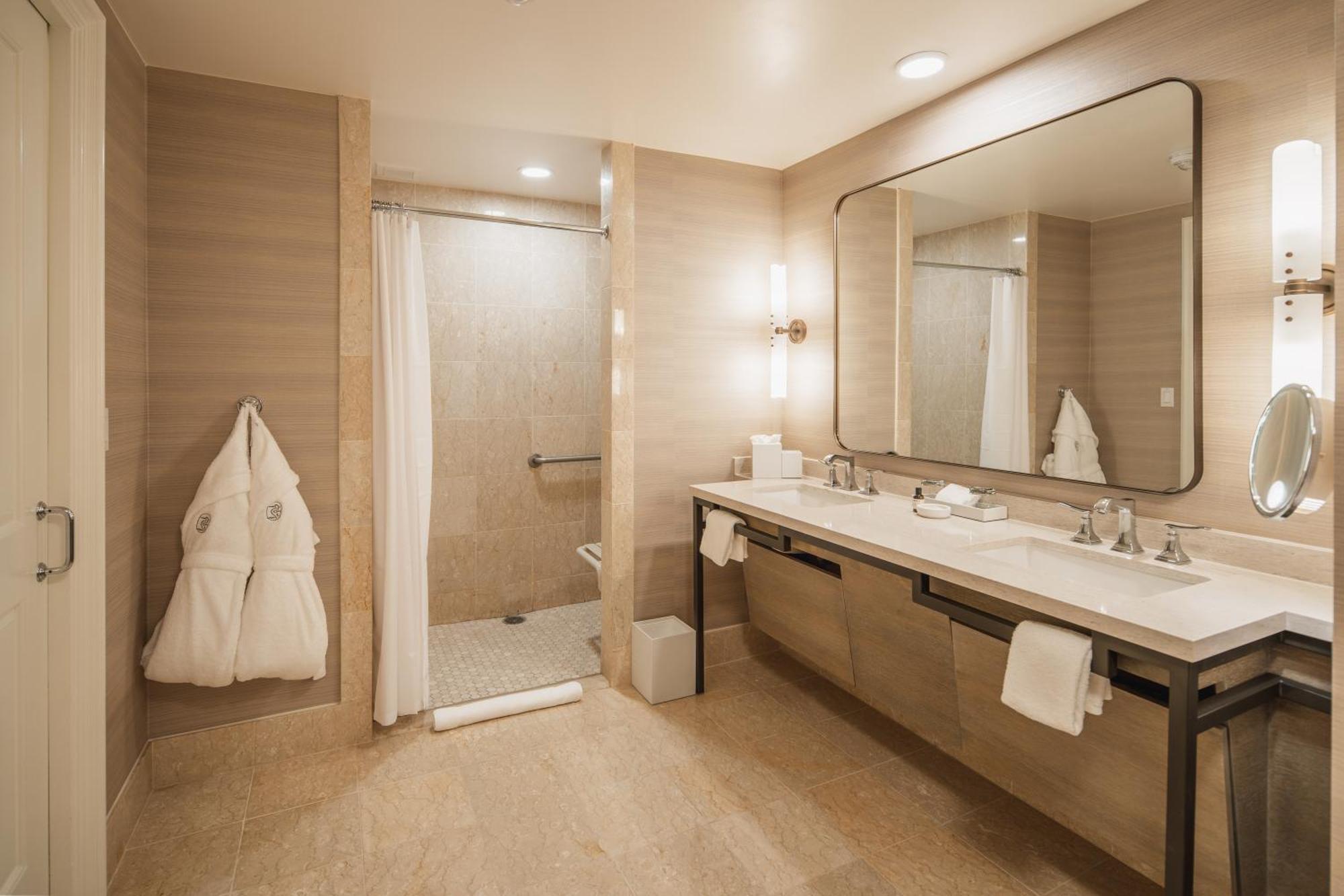 King Room with Accessible Shower - Disability Access