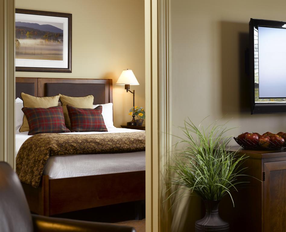 Deluxe King One-Bedroom Suite