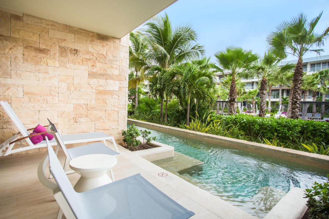 Preferred Club Junior Suite Swimout Tropical View Double