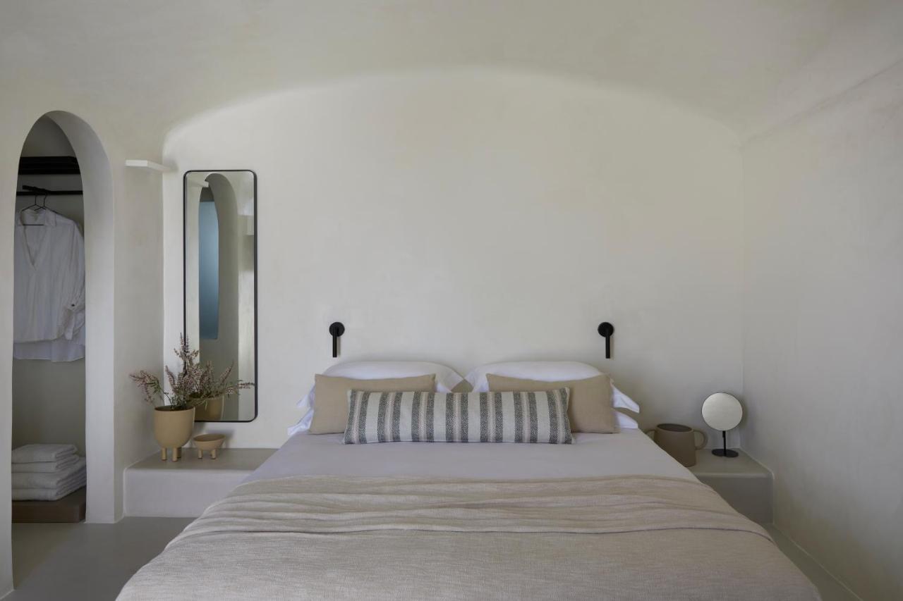 Serenity Suite with Plunge Pool and Caldera View