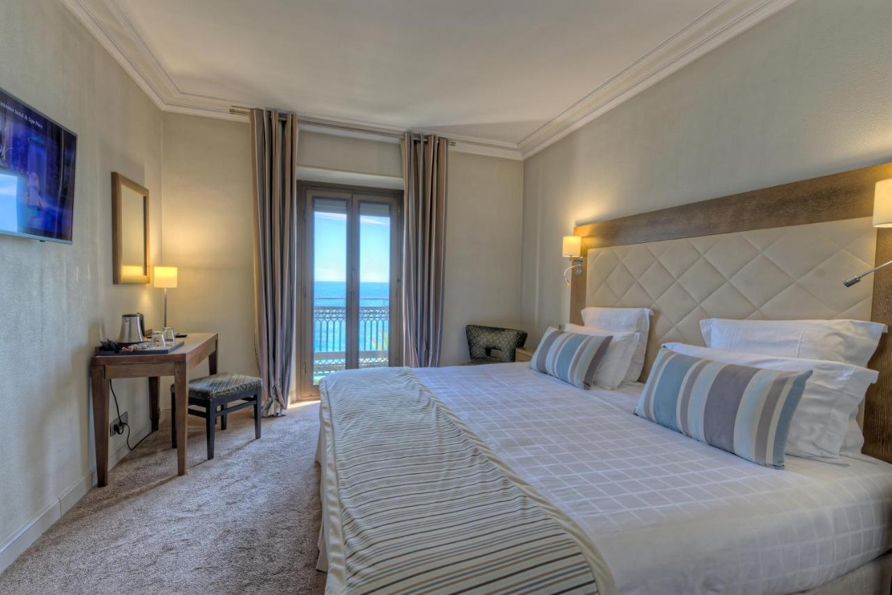 Habitación Doble Superior con vistas al mar y balcón