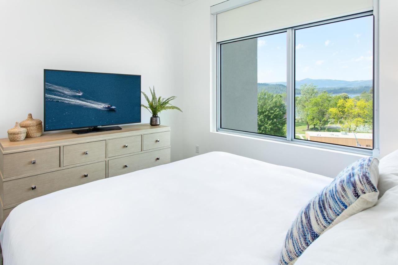 Suite Partial Lake View