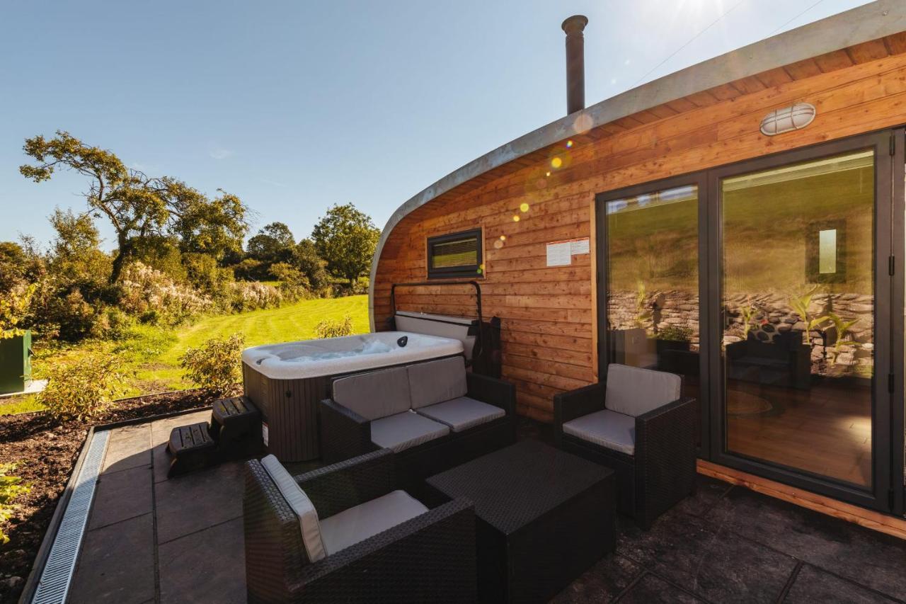 Cabin with Hot Tub
