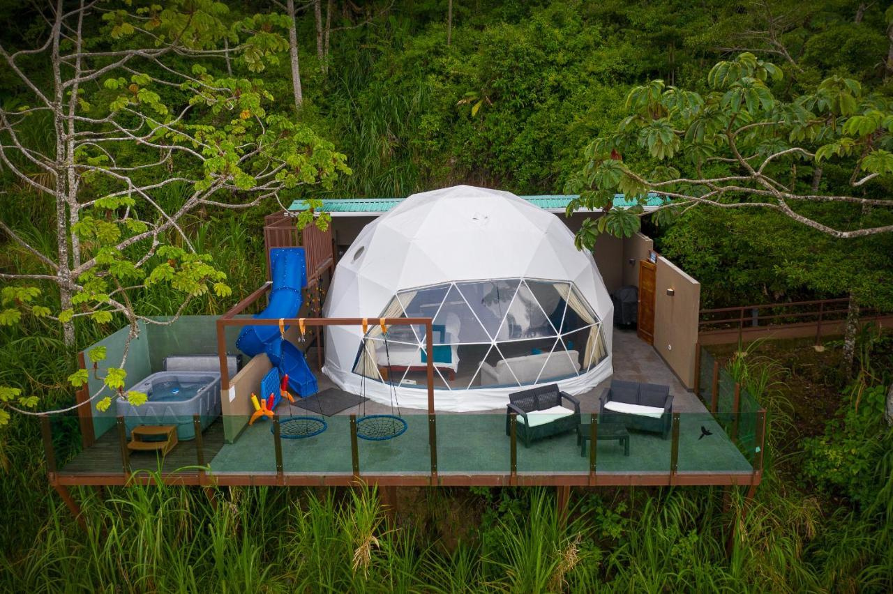 Family Deluxe Tent, Hot Tub