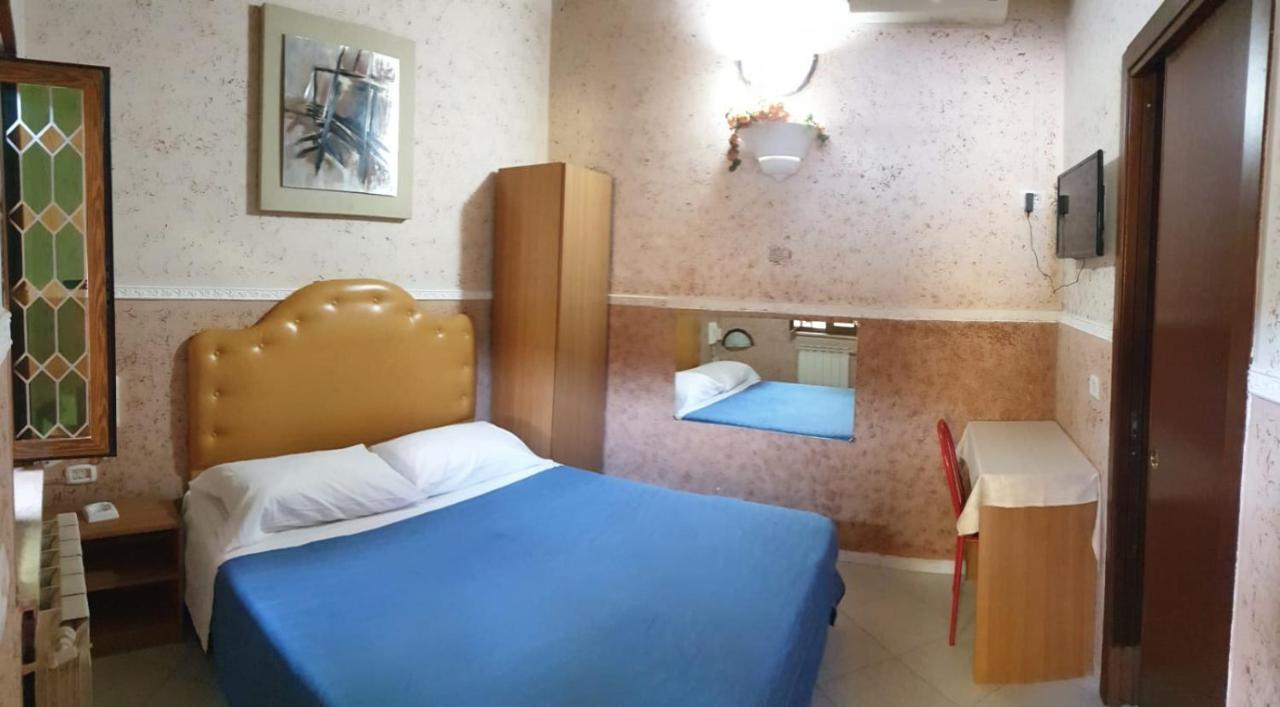 Small Double Room,1161607425:JPEG
