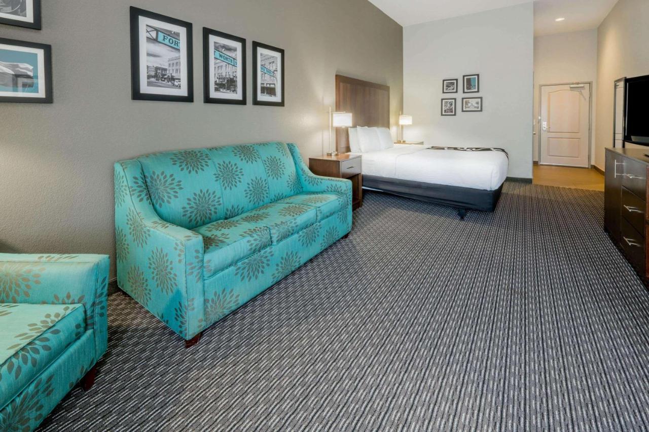 King Room with Bath Tub - Mobility Accessible/Non-Smoking